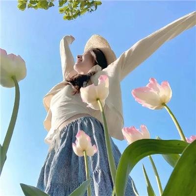 她行走于黑暗中 海报